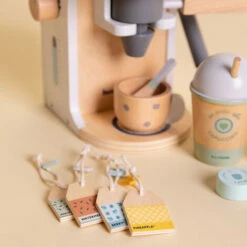 Cafetière En Bois Pour Enfants Et Bébés, Jouets D'imitation Montessori, Jeu éducatif, Accessoires Divers, Avec Capsules Et Tasses. 7 Cafetière En Bois Pour Enfants Et Bébés, Jouets D'imitation Montessori, Jeu éducatif, Accessoires Divers, Avec Capsules Et Tasses. -Pas Cher Clair Jardin Magasin 37079124 3