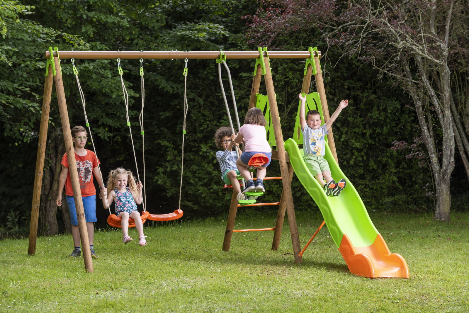 Pas Cher Clair Jardin Magasin -Pas Cher Clair Jardin Magasin certains modeles de balancoire comprennent un petit toboggan entre les montants du portique photo trigano 1625563930